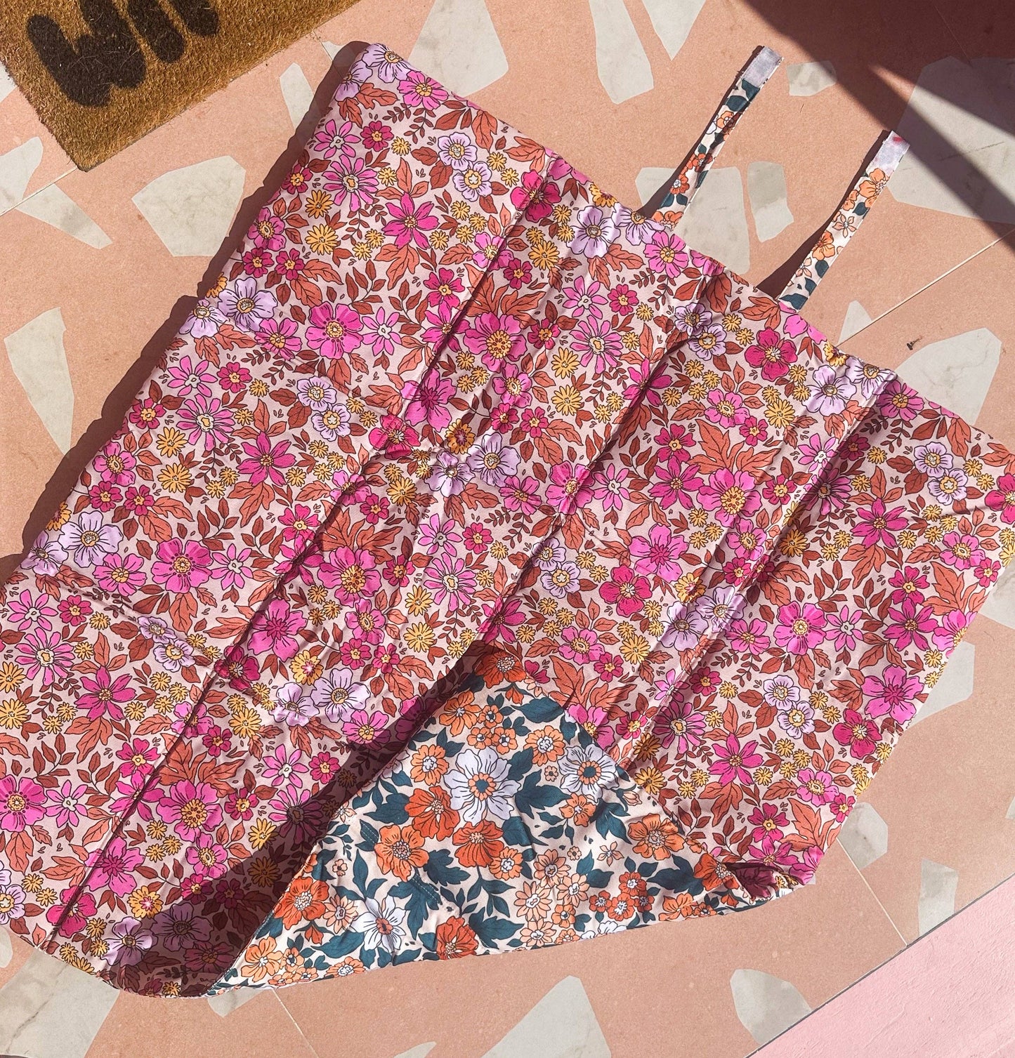 Pabl & Co- Deluxe Dog Travel Mat: Wildflowers / Pink Posies