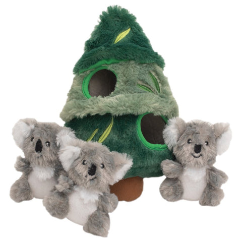 Zippy Burrow™ toys are the perfect interactive toy for keeping your dog busy and engaged. Through hide-and-seek play, Zippy Burrow™ toys help prevent boredom and promote mental stimulation! This interactive toy comes with 1 Gum Tree burrow and 3 squeaky Miniz Koalas.