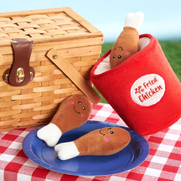 Zippy Burrow™ toys are the perfect interactive toy for keeping your dog busy and engaged. Through hide-and-seek play, Zippy Burrow™ toys help prevent boredom and promote mental stimulation! This interactive toy comes with 1 Chicken Bucket burrow and 3 squeaky Miniz Drum sticks.
