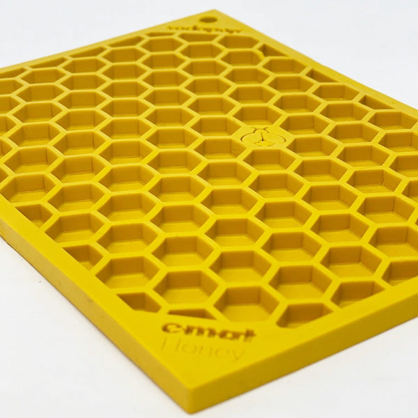 Emat by Soda Pup Honeycomb LickMat ideal for creating calm in your pet through the motion of licking releases feel good hormones to help your dog relax.